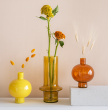 Load image into Gallery viewer, UNC Vase Round Golden Oak