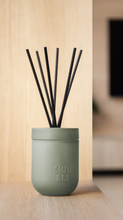 Load image into Gallery viewer, Smith &amp; Co Diffuser | Amber &amp; Freesia
