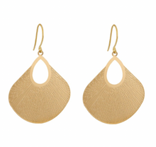 Load image into Gallery viewer, Gold Uchiwa Earring
